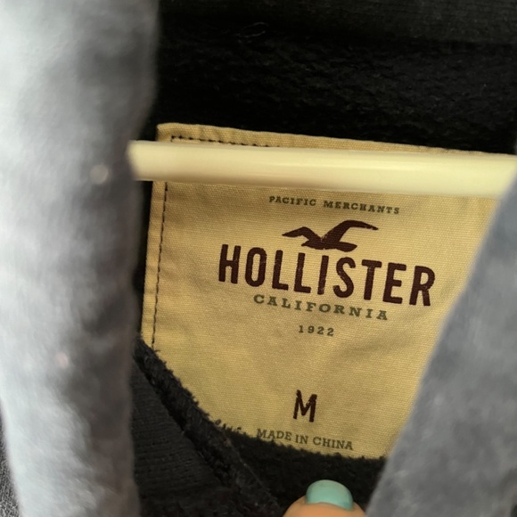 Hollister sweatshirt - Picture 2 of 2